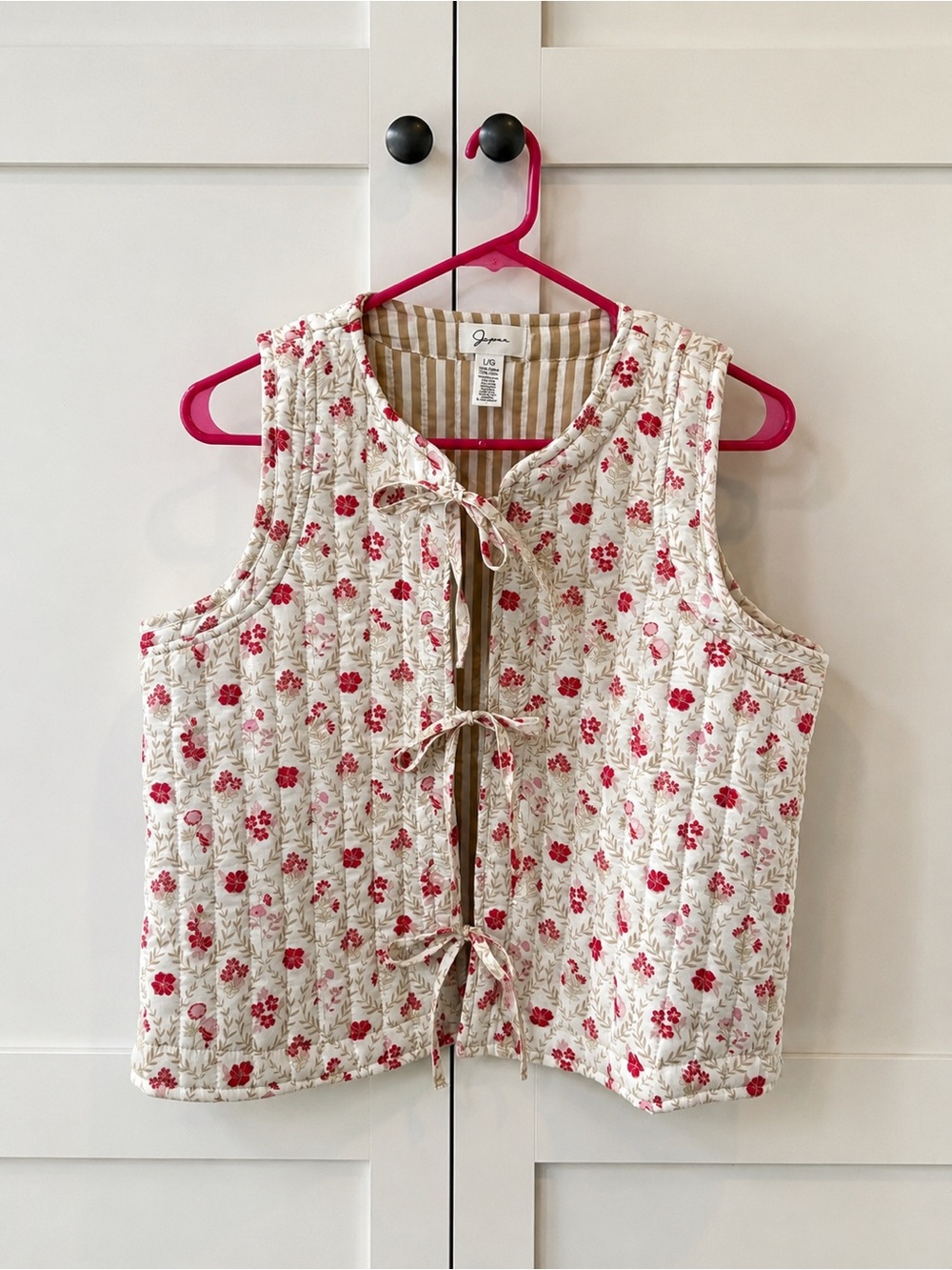 Quilted Floral Tie-Front Vest in Cream and Pink